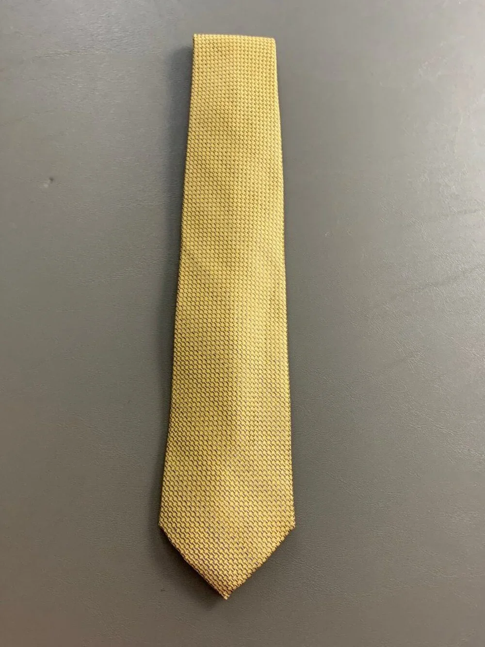 B by Brooks Brothers Men's 3.5'' Silk Blend Neck Tie, Yellow Textured Solid